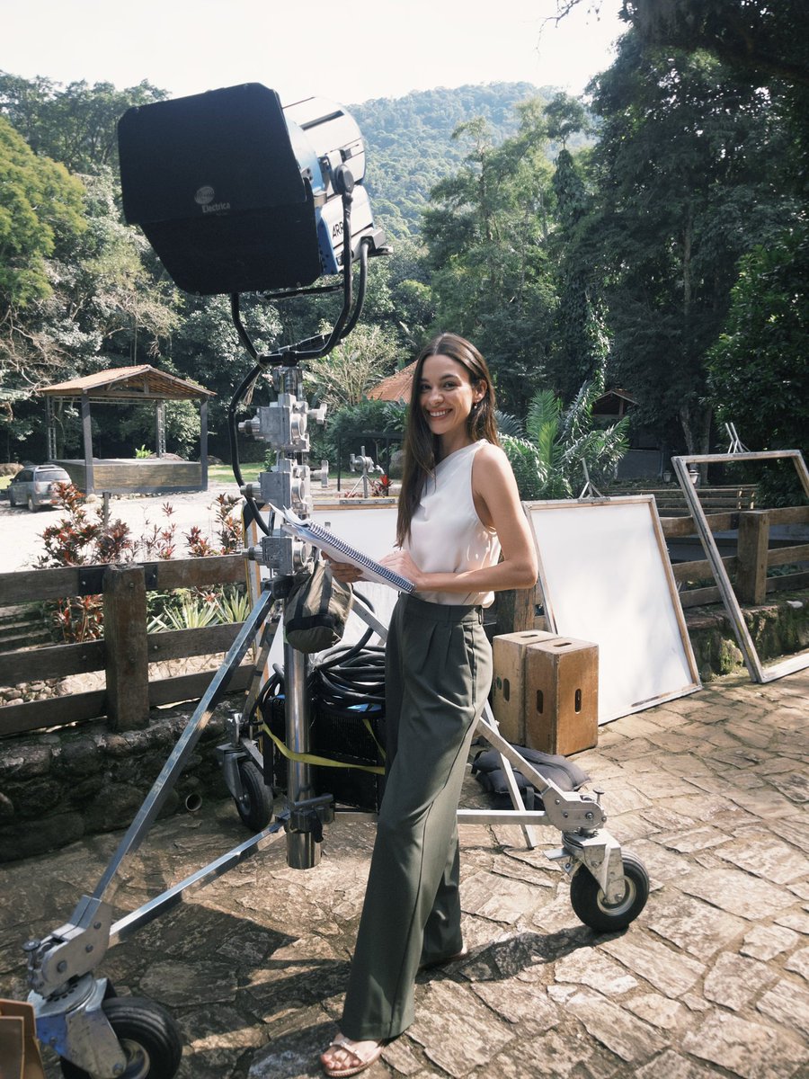aPriReis's tweet photo. 94 milhões de visualizações em menos de um mês!! 
Kingas, fiz um post com alguns bastidores da nossa novelinha pra vocês 🎬🎭 

https://t.co/hNaqiaIYWT https://t.co/RBX9N71gdL