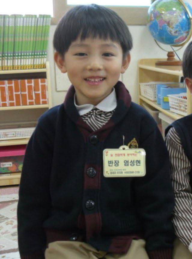 olivevoid's tweet photo. “class president eom seonghyeon” ☝️ https://t.co/IMk3umobqX