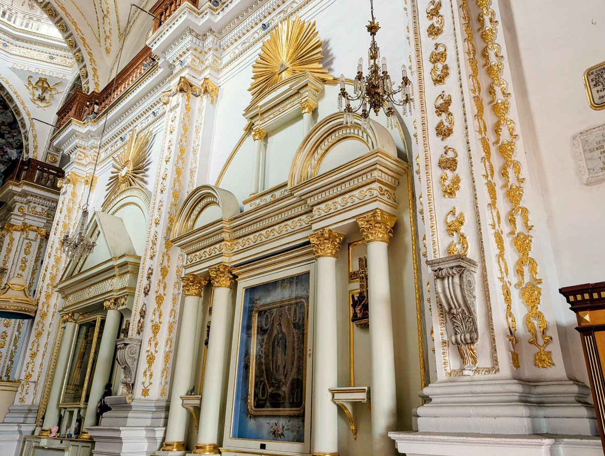 MetepecGobierno's tweet photo. #EstamosEnLaRuta con la nota de las 5 de los #CiudadanosGobernando 

Hay un detalle que suele pasar desapercibido cuando entramos al Calvario: mientras desde afuera domina la vista del Cerro de los Magueyes y la gran escalinata, el interior https://t.co/TCwQHvdlm1 https://t.co/wRCB012at2