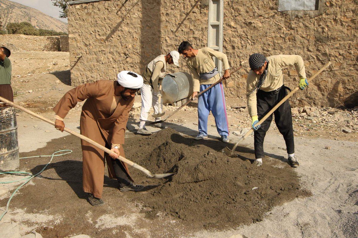 zahrabanoosa's tweet photo. میدان منتظر توست؛ 
شاید همین حضور تو، 
شروع یک اتفاق خوب برای یک جمع بزرگ‌تر باشد. #میدان_یار

وحدت مردم، قدرت ایران است؛ 
امروز بیش از همیشه به همدلی و انسجام نیاز داریم. 

 #لبیک_یا_خامنه_ای https://t.co/eiVqskDnES
