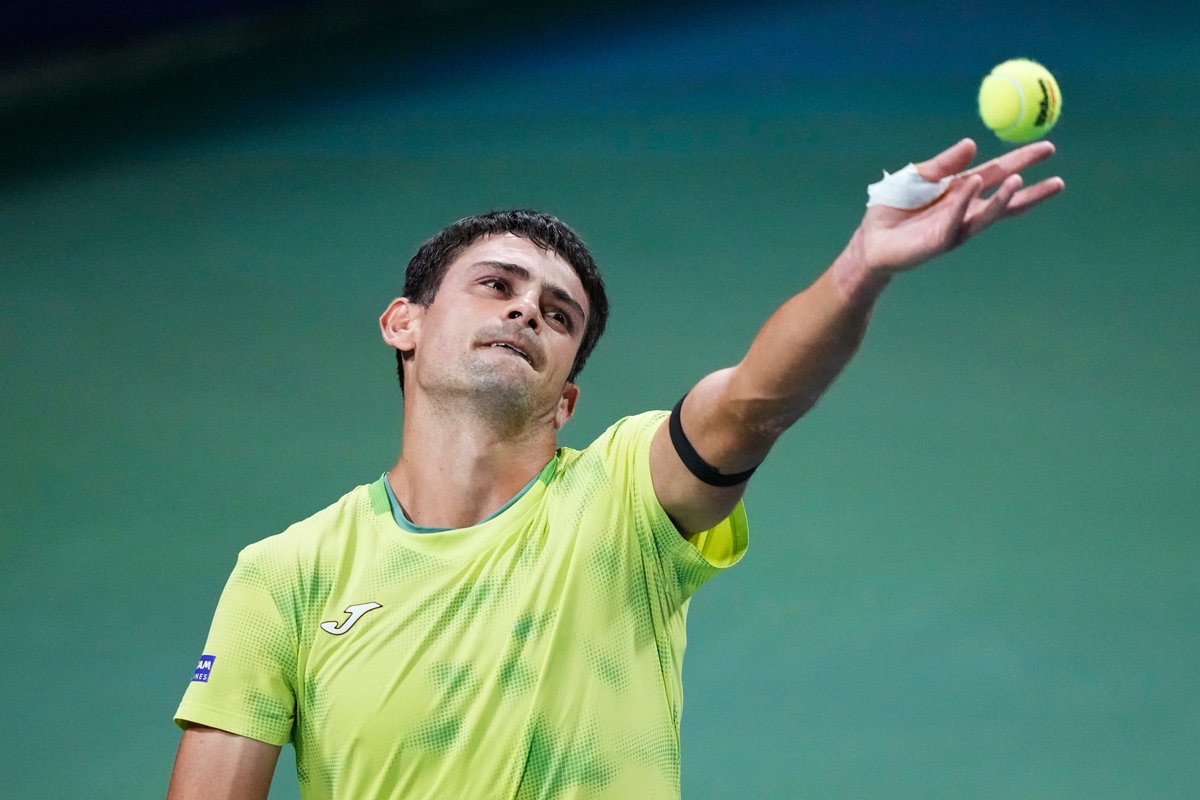 sebatorok's tweet photo. Tras eliminar a Djokovic, Mariano #Navone (49°) sostiene la garra y la inspiración para avanzar a la 3a ronda de un Grand Slam por 2a vez en su carrera, 1a en el @usopen. Derrotó al italiano Berrettini (43°) por 3-6, 6-3, 6-4 y 7-6 (4), en 3h29m. 
#ap https://t.co/wOUrxhc6H4