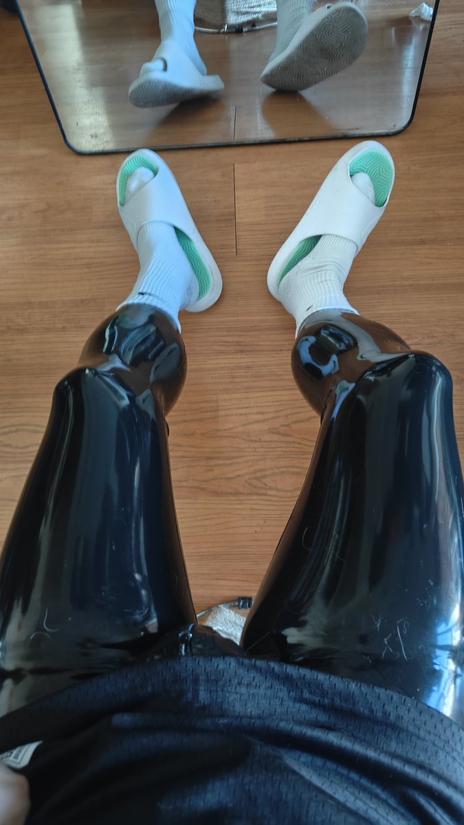 MCJS_Gino's tweet photo. rubber legs 2.0 https://t.co/WDscCQhIJx