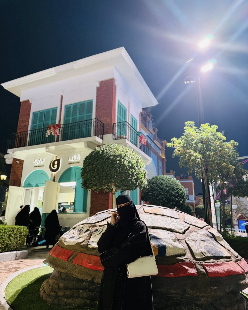 gurkrai's tweet photo. এই জায়গায় এসে বুঝলাম, প্রতিটি মানুষের আলাদা গল্প আছে। আমি শুধু এক ঝলক পথিক। https://t.co/xxMlGLgaf2