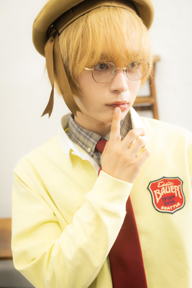 oricon's tweet photo. なにわ男子・大西流星
“ネコちゃん”と甘い秋の10ページ🍁
『関西ウォーカー2026秋』表紙に登場 
https://t.co/nGIHhfzN0T

#大西流星 https://t.co/PSbPXAG7lf