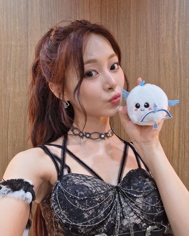 flywithtzuyu's tweet photo. TZUYU ON SPOTIFY 
SEPTEMBER 01

😉 Blink +45,330 
💃🏻 Run Away +29,229 
🤿 DIVE IN +9,651 
🍼 Lazy Baby +4,408 
🦋 Fly +2,691 
😴 Losing Sleep +3,181 
💔 Heartbreak In Heaven +2,675 
❤️ One Love +2,411

Total daily gain: +99,576
#TZUYU #RunAway #abouTZU https://t.co/u35I0rq2Tt