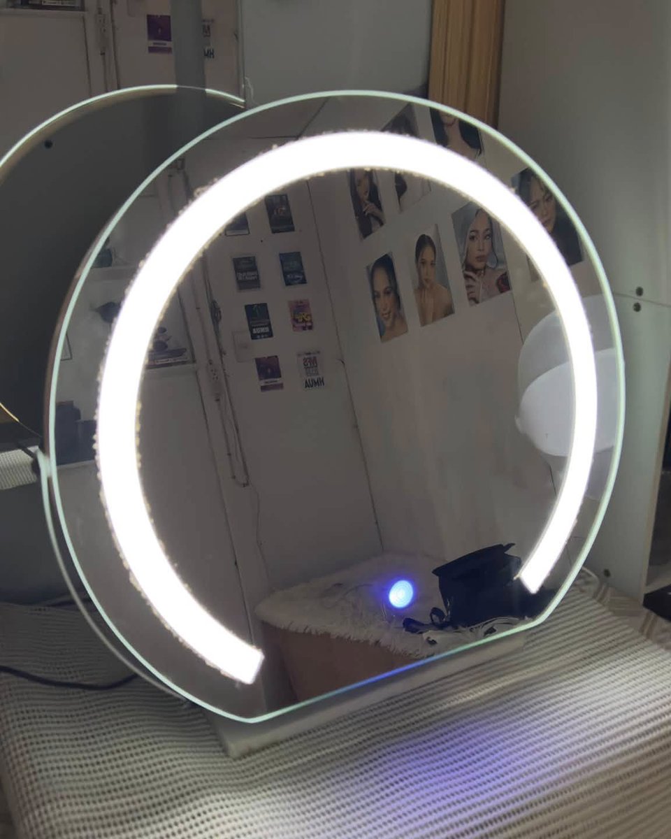 aliabbott49's tweet photo. Why deserving ka nga matagaan ka ani? This vanity mirror is a gift from my heart, fruto sa akong hard work as a makeup artist. Comment your best answer, like, share, follow my page, and mention 5 friends. One winner only. https://t.co/8NMo85XGm0