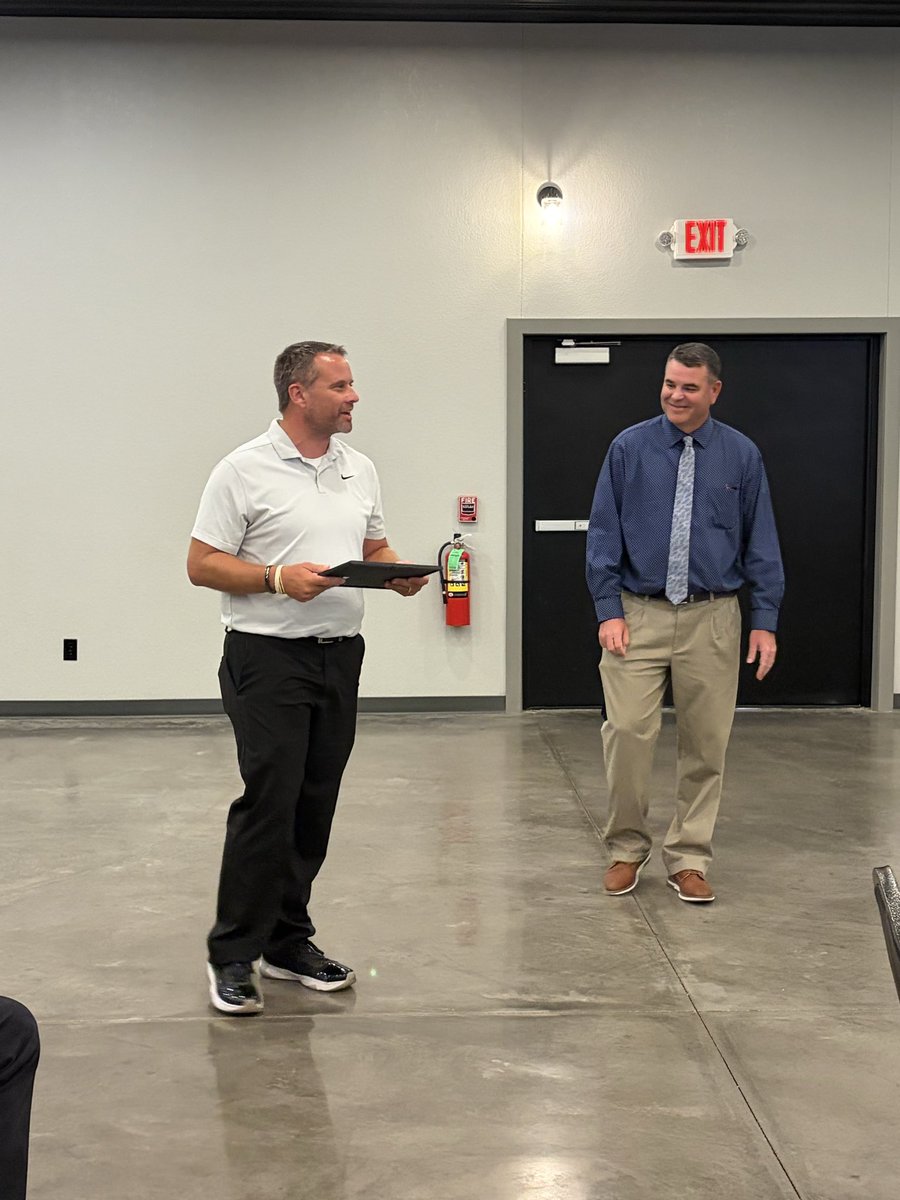 twyatt2200's tweet photo. Award winners @ilprincipals Wabash Valley Region social tonight - Congratulations to ALL #GreatLeaders https://t.co/CWjY77lmnx