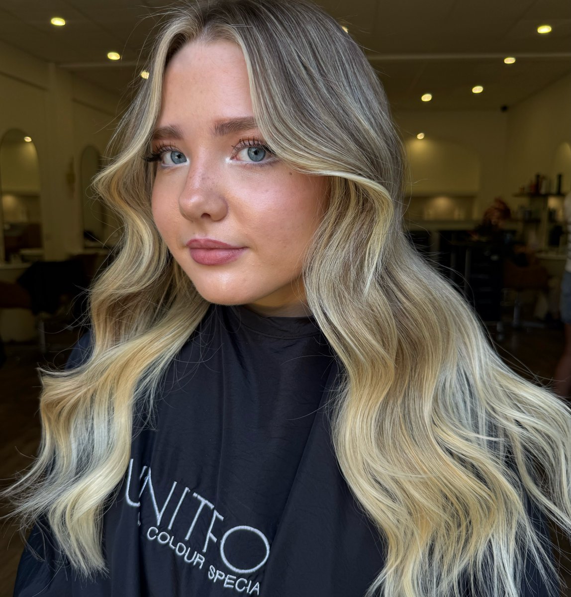 IMPERADORJ's tweet photo. @abbielouise and @naomiwarren. UnitFourHair collab of the year. Swipe to see the full transformation. All-natural before we started, with back foils and a custom gloss. Obsessed. We should collab more often. https://t.co/d6Z9DScIBy