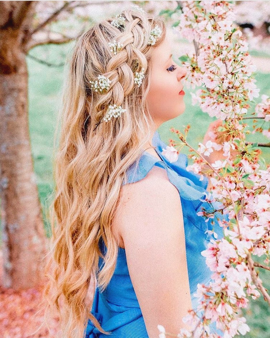 Vineegomes18's tweet photo. Beautiful shot and hairstyle by @abraidedblonde. Her account is filled with gorgeous photos of her and her lovely family. Definitely one of my favorite accounts to follow. https://t.co/A7Kz6BVCG9