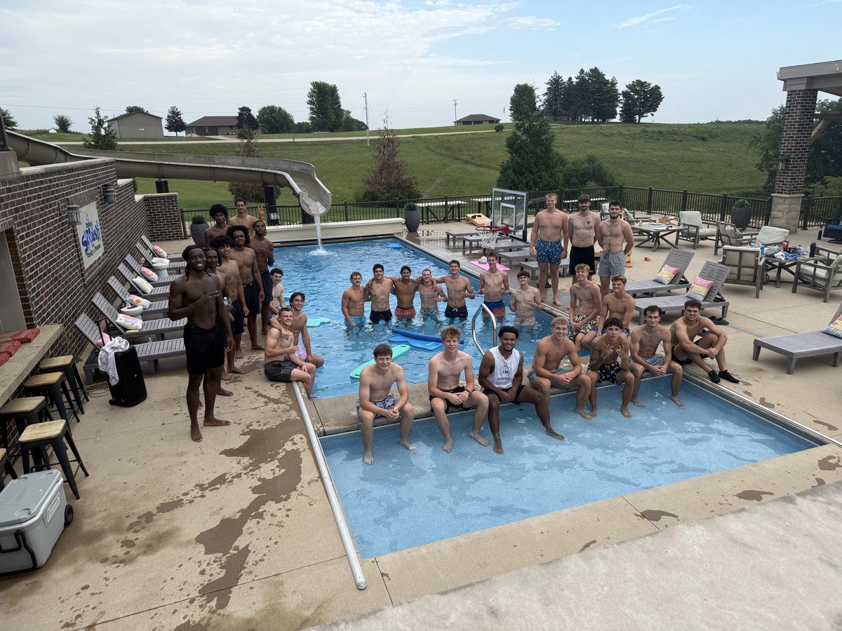 UDHoops's tweet photo. Beat the heat today with an awesome team get together! Connecting over pool and pizza to start the school year! #FlySparty #RepTheDBQ https://t.co/06YBwo7apj