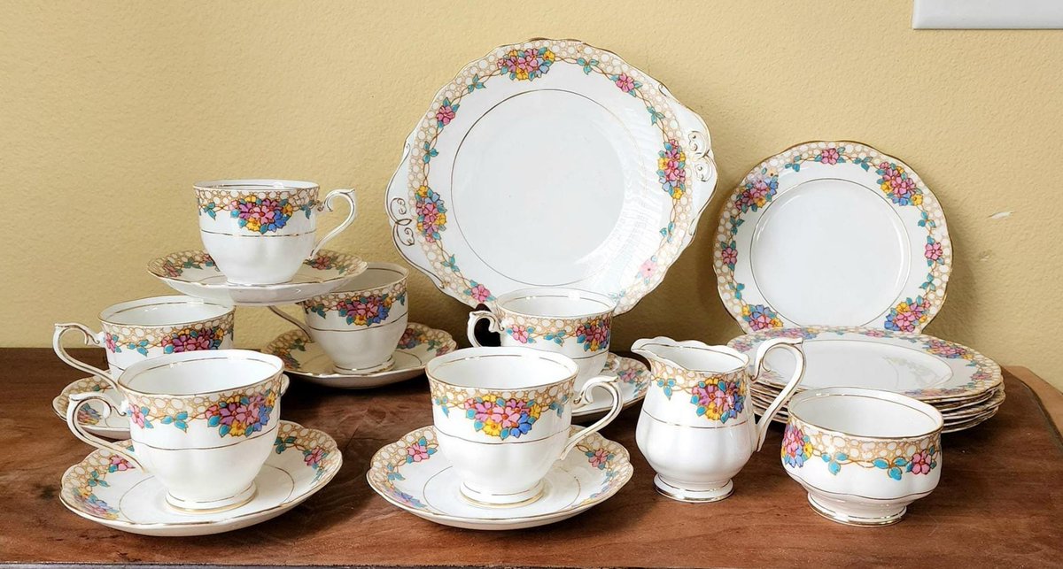 VintageCravings's tweet photo. Royal Albert T 2534 Bouquet 21pc Tea Set Vintage Bone China
https://t.co/imVOVMILin https://t.co/O1aFOL2nT5