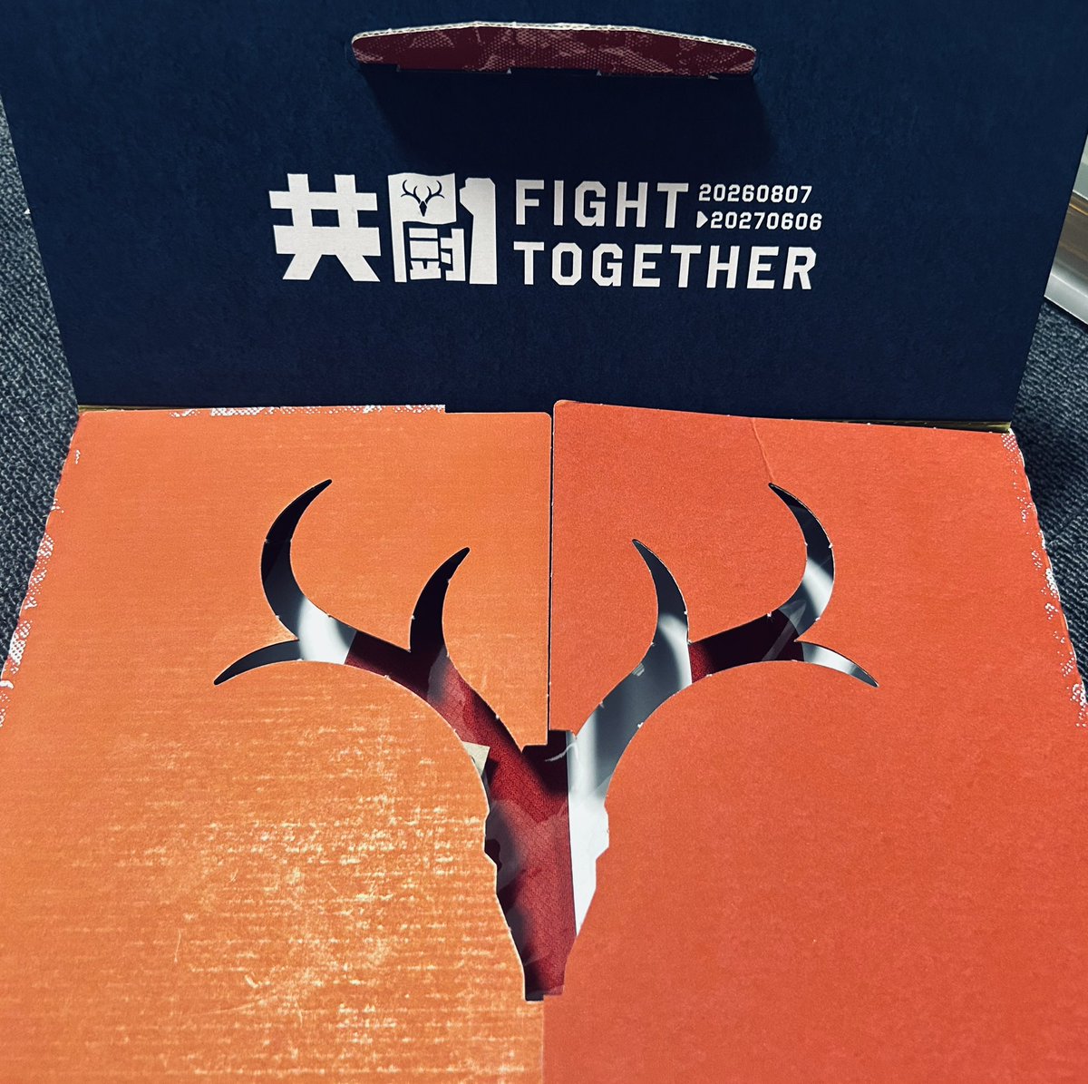 kazukichan0804's tweet photo. 推しの優磨くんのユニフォーム届きました！
箱もお洒落や📦

優磨くんそろそろ点決めてくれー👏
連覇目指して頑張ろう🦌🔥

#鹿島アントラーズ #鈴木優磨 #40 https://t.co/uFdjS2j5yk