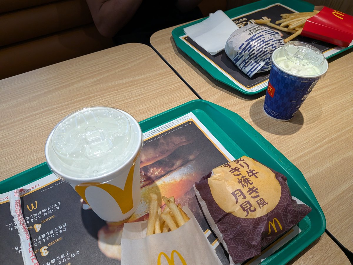 Yhaaa1212's tweet photo. お昼ᴍac🍟🍔

しかし腰痛が辛い_:(´ω`」∠):_ https://t.co/b3YOgqlJlC