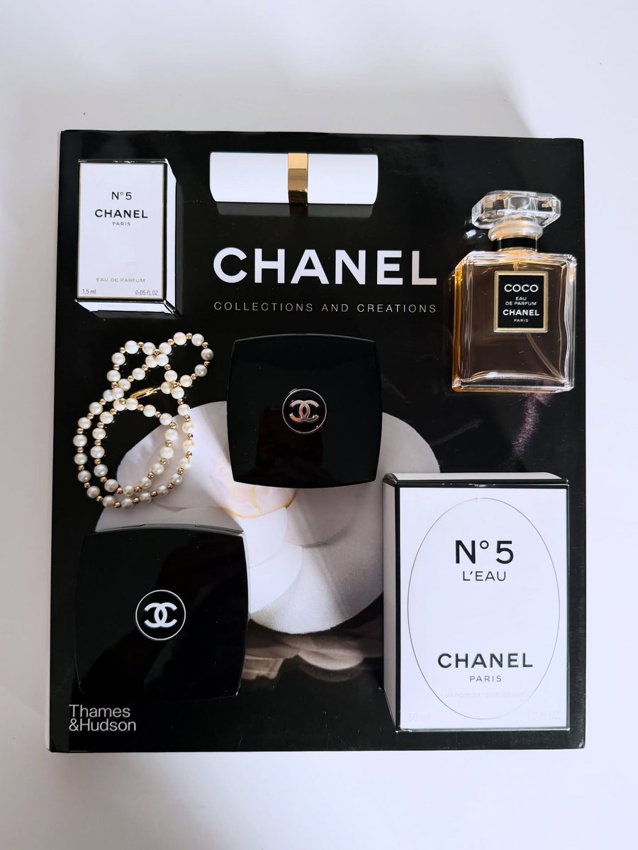 PorshaSiegkh's tweet photo. Timeless elegance by Chanel. A flatlay of Chanel No. 5, where fragrance meets iconic luxury beauty. https://t.co/ilkZVFNcVb