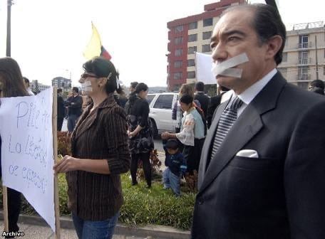 Animal__1995's tweet photo. Hoy no hay documentales, no hay marchas haciendo perfomance con la boca tapada en nombre de la libertad de expresión. Dejaron sola a Gisella Bayona. Hoy tiene la boca tapada, pero por toda la pauta que reciben. https://t.co/EEp53hpD6k
