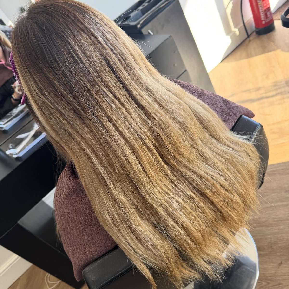 skarma612's tweet photo. Reverse balayage with Mollymae volume curls. Colour specialist, extensions expert and Olaplex professional. Colour appointments require a 48-hour patch test and consultation. Deposits secure bookings. DM to book. https://t.co/yw0giFj3kR