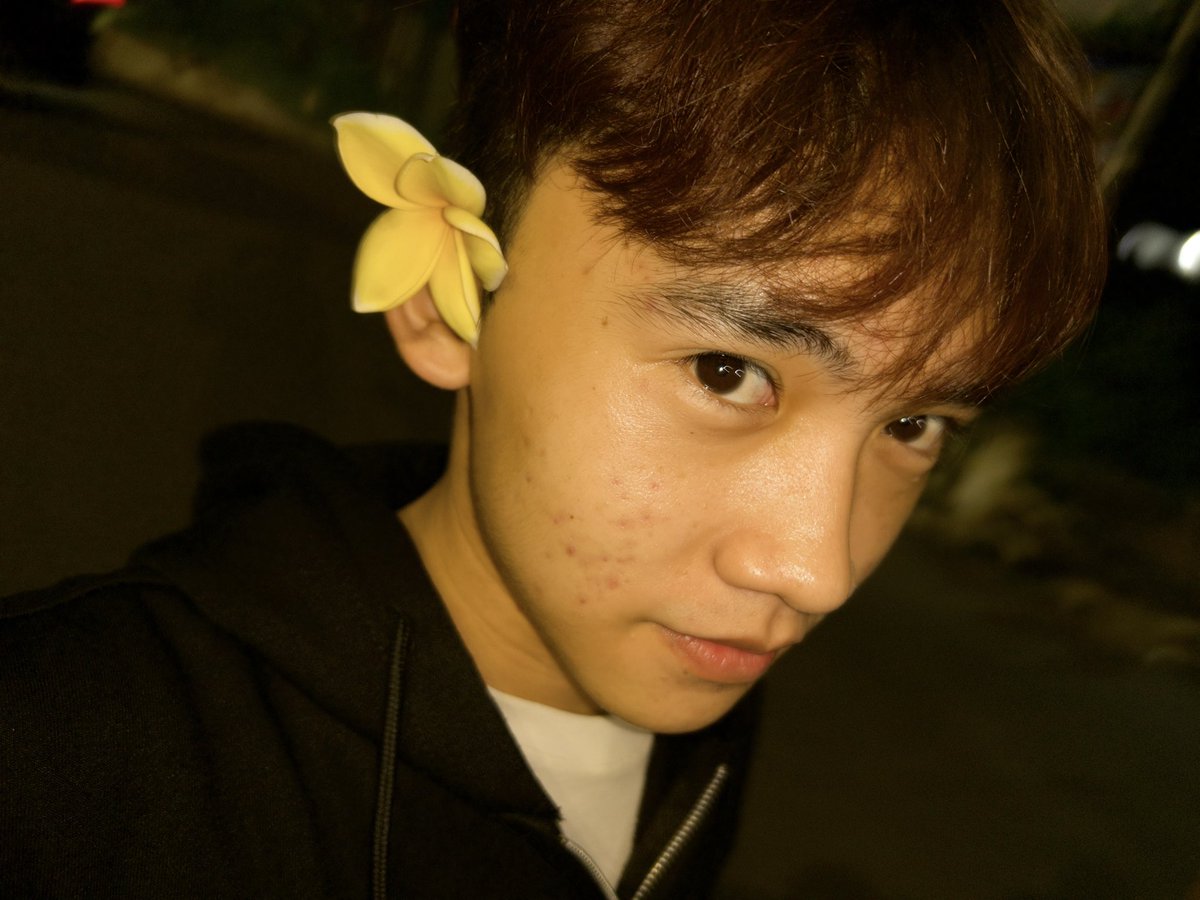 itsjustchon's tweet photo. [QUEER FRIENDSHIP APPLICATION]
name: kiandra
age: 21
occupation: currently unemployed 
zodiac: cancer 🦀
height: 165 (U_U)
hobby: playin ML, MUSIC 24/7 🎧
funfact: emotionally unstable (cancer thing), suka ngabarin pake video note (di wa) and like to analyze lyric~ https://t.co/UGPcK06kir