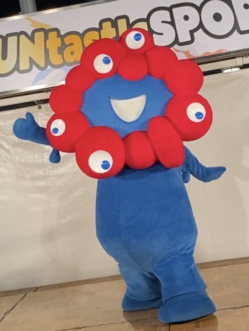 tanep7's tweet photo. 昨日のミャクちゃん😆

どやぁ〜。
気をつけ。
ガッツポーズ！
キック〜🏈 https://t.co/ggaGh0BfbD