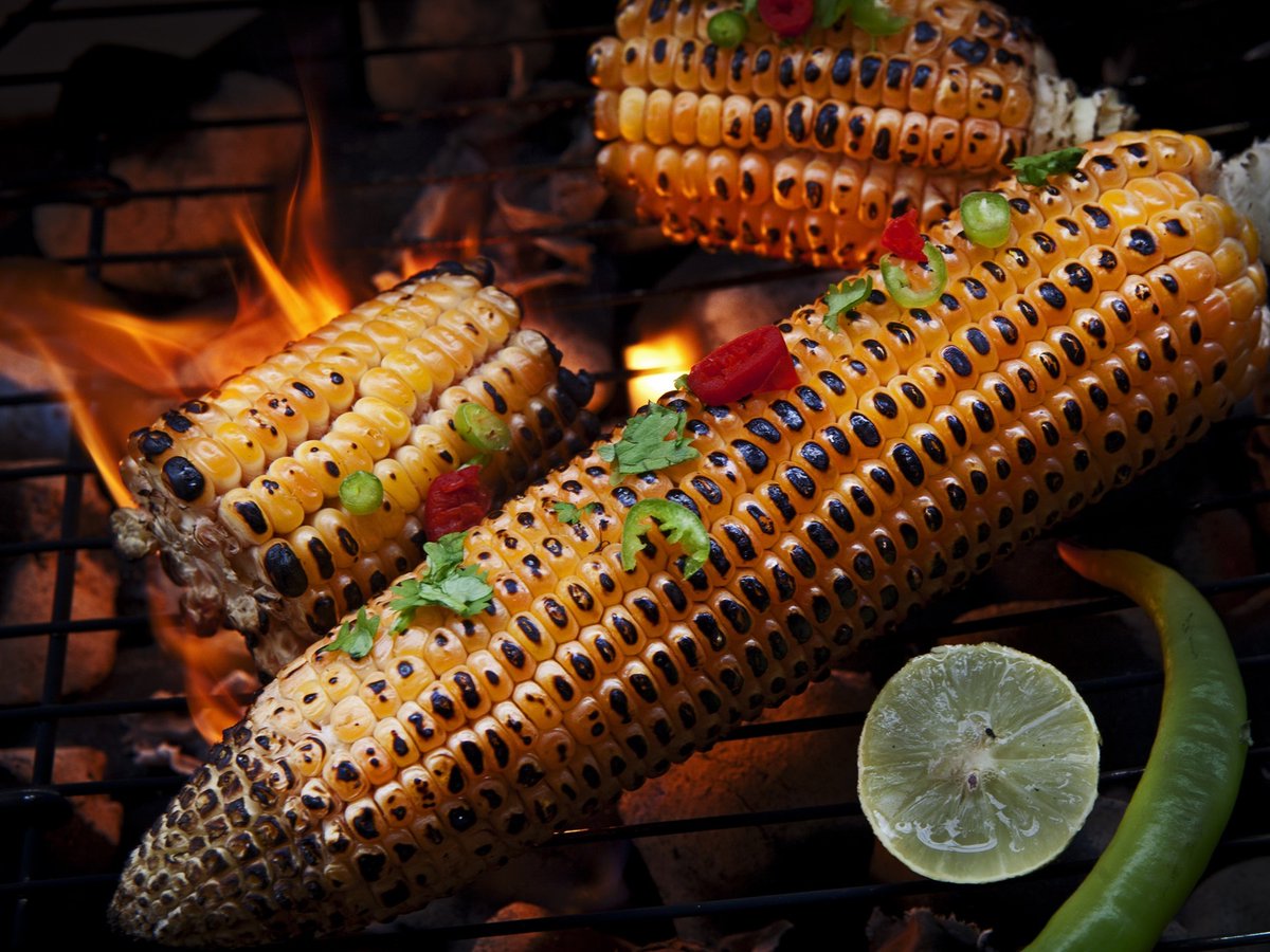 tetsuchiwa's tweet photo. Craving bold, spicy flavors Dive into our Mexican street-style elote—grilled corn slathered with cotija cheese, chili lime crema u0026 a dash of Tajín! ， https://t.co/vu5gVhHQDS