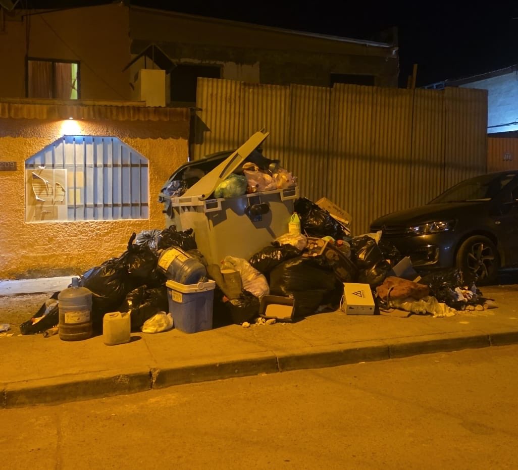 supernova_2020's tweet photo. Parte de las calles de #SierraGorda #Antofagasta #Basura #Basural https://t.co/ALKgeZ2ttn