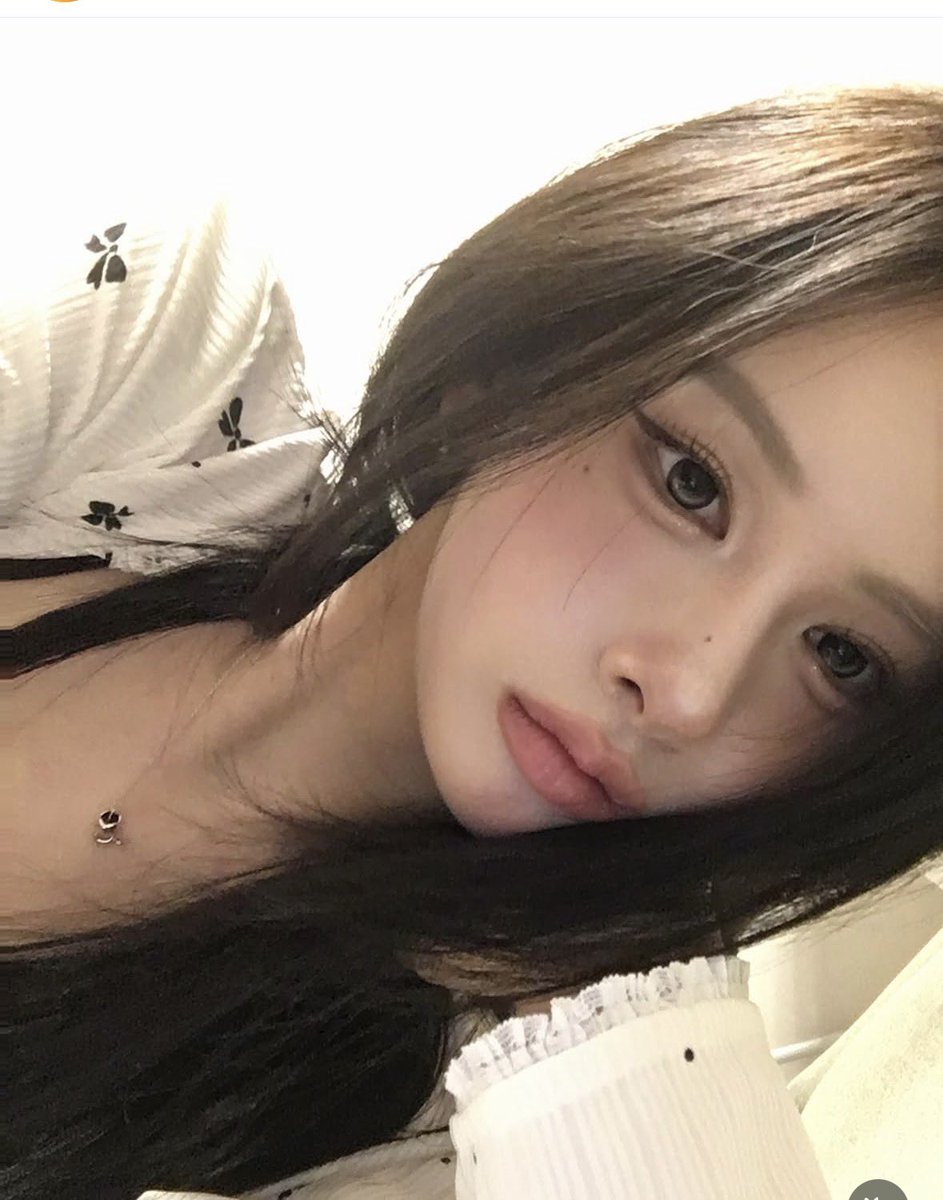 punipuni_sk's tweet photo. これ、正解。リップは彩度を下げた方が圧倒的に垢抜ける。
25歳過ぎたらラメなし低彩度は必須。 https://t.co/N1Em1HiMc6
