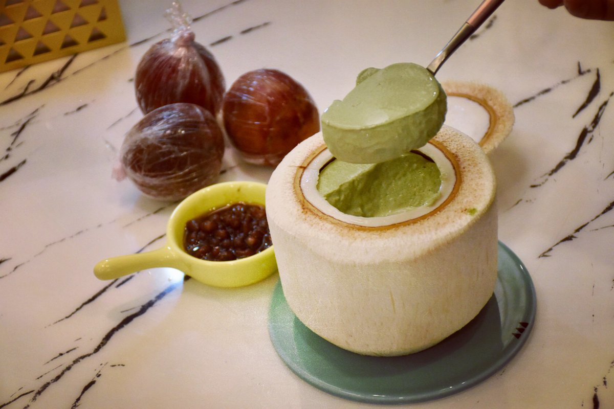 KomediGenclq's tweet photo. Just found the perfect midday snack combo: salted almond nuts + matcha rice crackers! 10/10 crunch, zero regret—sharing with my desk buddy who’s already eyeing my bag https://t.co/FdB33wbJcq