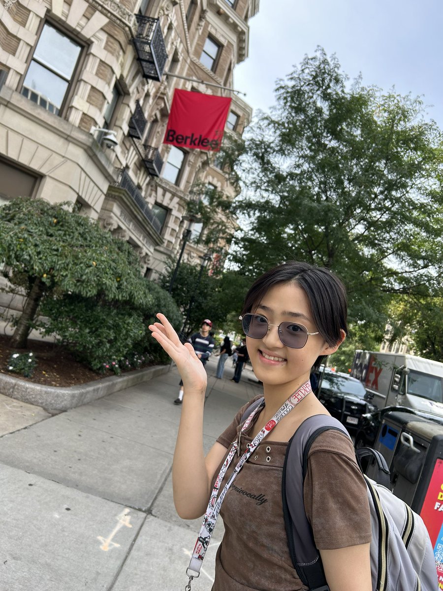 AiFurusato's tweet photo. 日本でのライブ、皆さま来てくださってありがとうございました🥹✨
バークリーに戻って来ました！！
9月は新入生がたくさん入ってきて、ワクワクします🔥
今学期も成長を皆さまに観ていただけるように頑張ります🥰 https://t.co/Wu4Q7zwnta