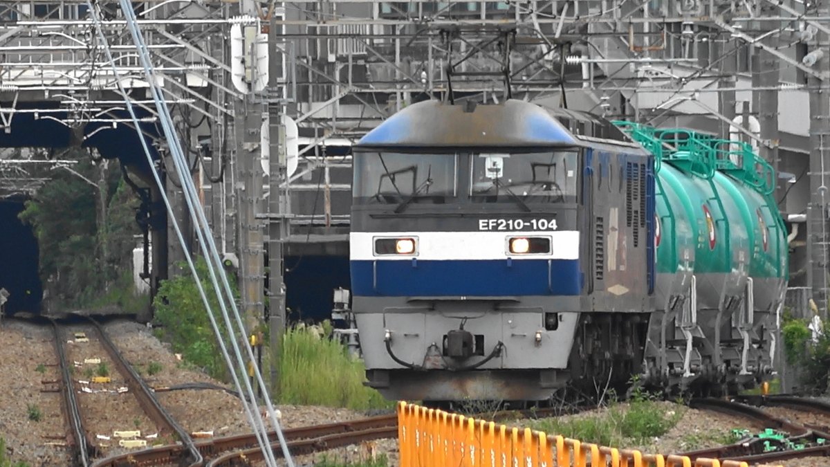 to38671_2's tweet photo. EF210-104 8078レ 米タン 返空 2026/9/3 府中本町 動画　
前回の火曜に続き、クロパン原色。　
南武線から武蔵野線へ転線。　
#米タン#8078レ#EF210 https://t.co/Koj5o0Atdn