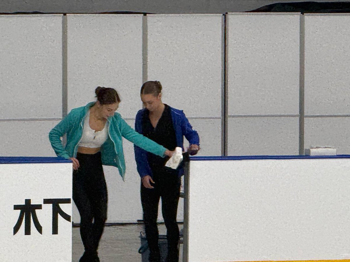 OliviazBored's tweet photo. SASHA ON INTERNATIONAL ICE THIS IS NOT A DRILL https://t.co/I1xKIsDM7c