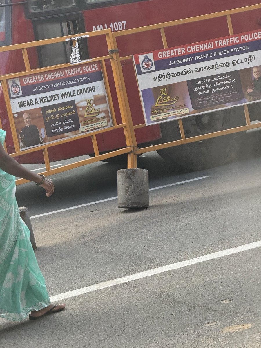 Johngziq's tweet photo. Why can’t bus stop at bus stop. It creating unwanted traffic congestion. Kindly fine the drivers who not stopping at the bus stop. @MtcChennai @chennaicorp @chennaipolice_ 

Location: Near Ekkattuthangal metro station https://t.co/lfZ4KXue0w