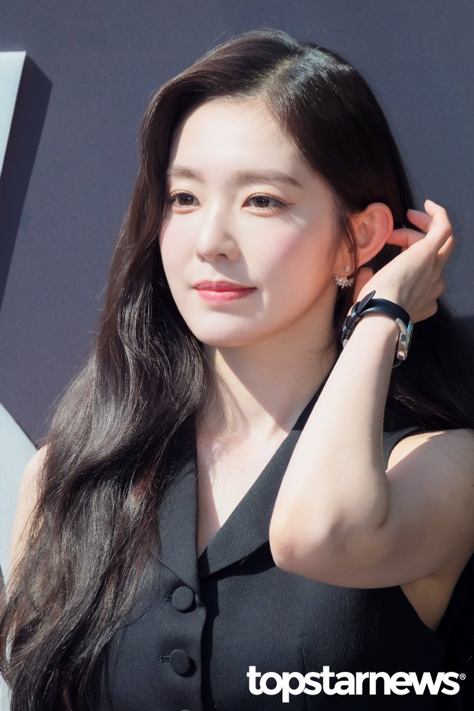 PopBeeee's tweet photo. Red Velvet's Irene at today's YSL Beauty event — this woman is 36 and somehow looks no different from 18?? Absolutely stunning. 😍
#irene #redvelvet #IRENE https://t.co/OrzjtUq6dV
