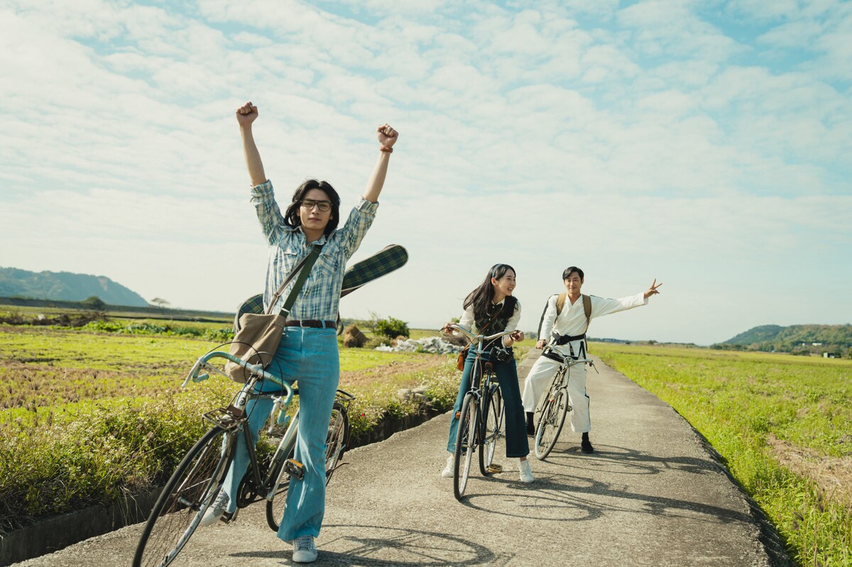 eiga_natalie's tweet photo. ムーン・リーやジニョンら出演、若者たちが時代に翻弄される映画「1977 あの写真の私たち」

題材は台湾の民主化の先駆けとなった「中壢（ジョンリー）事件」
https://t.co/yLjubmWeuR

#1977あの写真の私たち https://t.co/gR7g3akgev