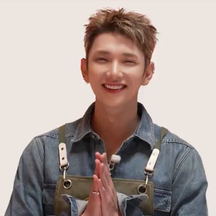 shuaheim's tweet photo. chairman of nyorong association ◠‿◠ https://t.co/uth68COZrX