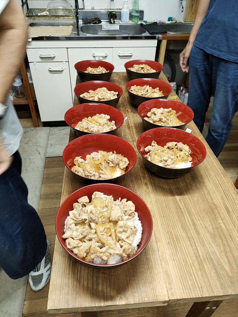 EPSChiroba's tweet photo. 今日のお昼は豚丼とトマト・炒めナスのマリネです、豚丼は味がよく染みていて、マリネは酸味が程よく美味しいです！ https://t.co/38Lmnv6oY4