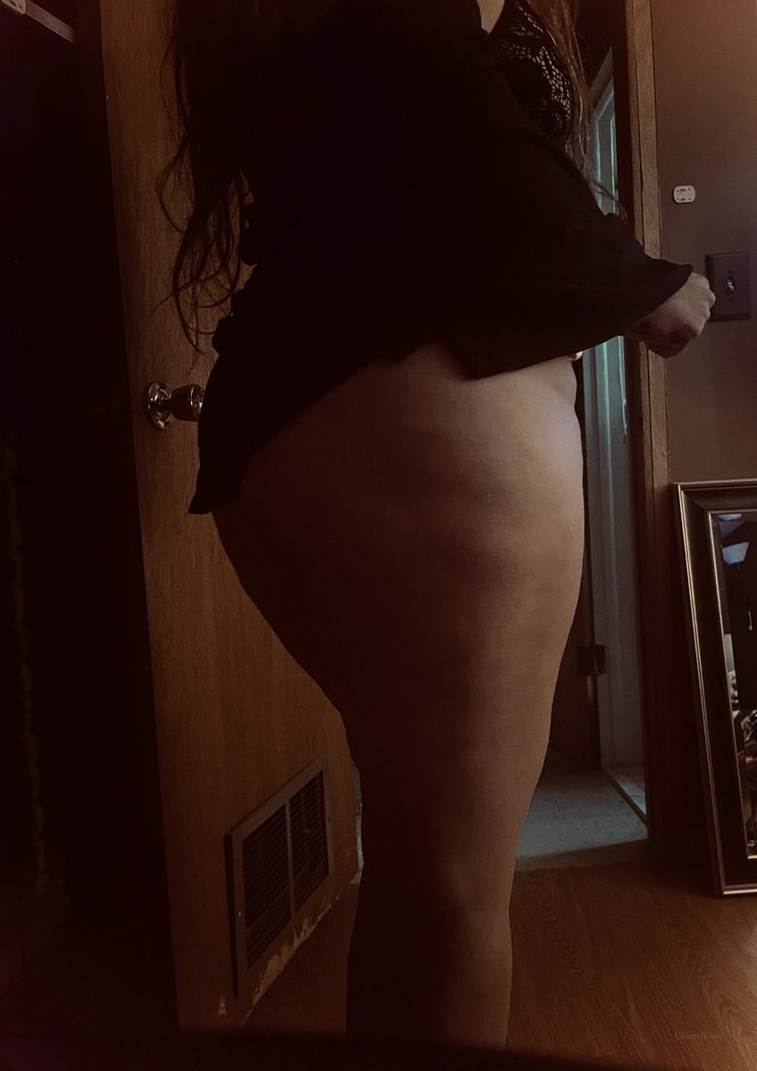 ChanelLuxeOF's tweet photo. A little preview before tomorrow… 🎀🖤

I’ve been keeping this side of me to myself for too long.

Tomorrow, you get a little more. 👀 https://t.co/qJ4sLAVT3y