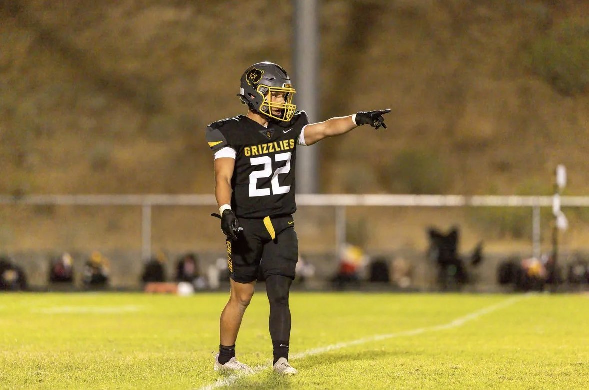 HelokeKirn22's tweet photo. A few highlights from last weeks upsetting loss against Truckee. Back to the grind for this week against Reed for our second home game!🏈#FNL #football
@CoachAaronCook @LDelRio12 @CoachChoateFB @BJ_Robrtsn @CoachButz22 @CoachParling https://t.co/X0W0g4EbPo