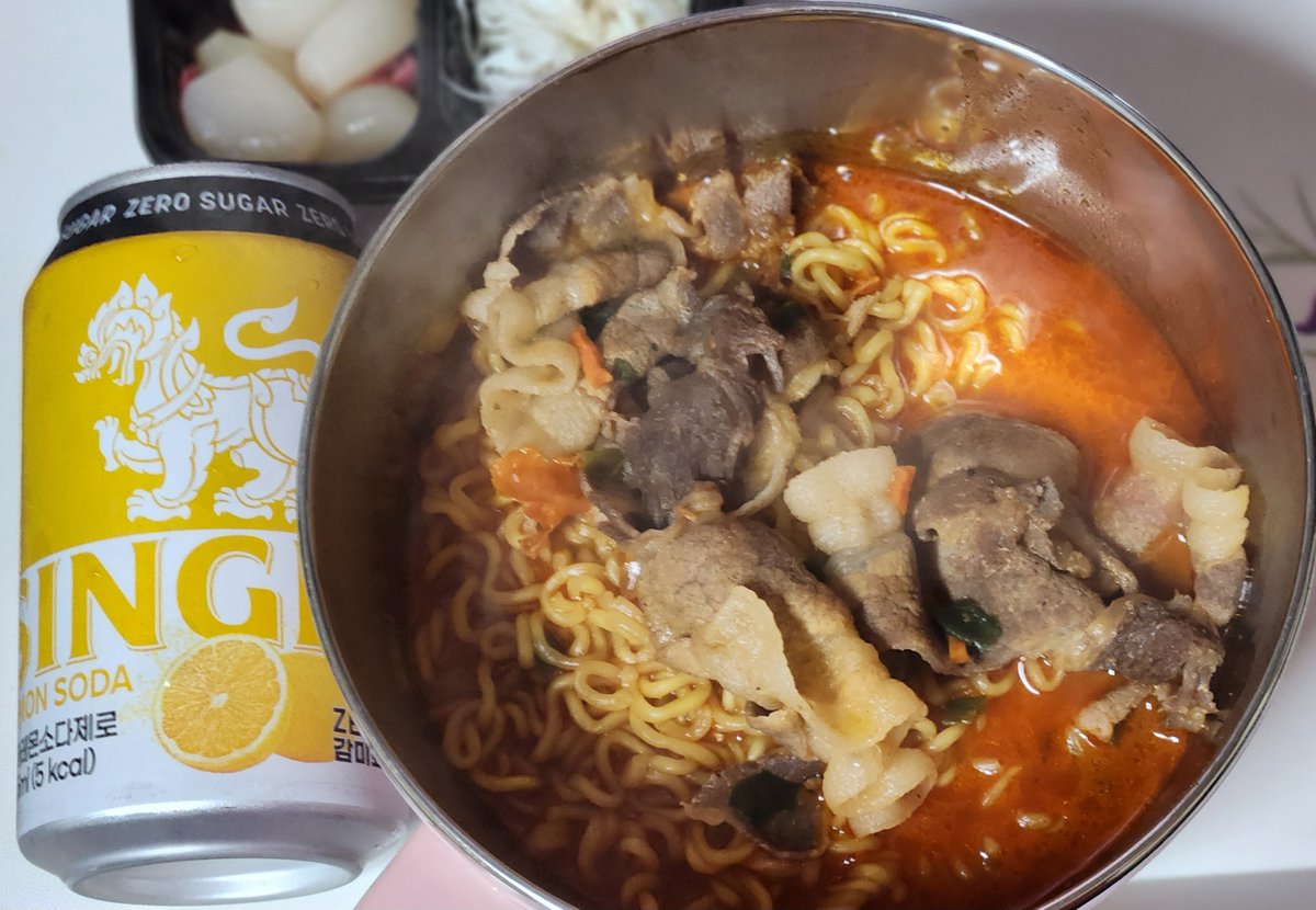 dronemachinegun's tweet photo. 그제 세끼
-싱하 레몬소다 제로, 장인라면 맵싸한맛으로 끓인 짬뽕라면
-스프라이트제로 티, 미식 유니짜장, 바이오 그릭요거트
-닭가슴살, 하루견과 https://t.co/i68jzhoQG9