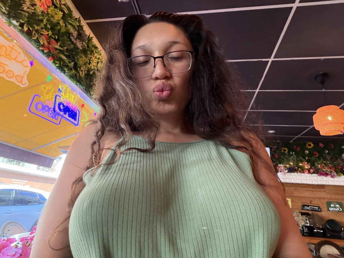 UrMommyMaya's tweet photo. be honest… are they too puffy? https://t.co/VkEB3cRlg1