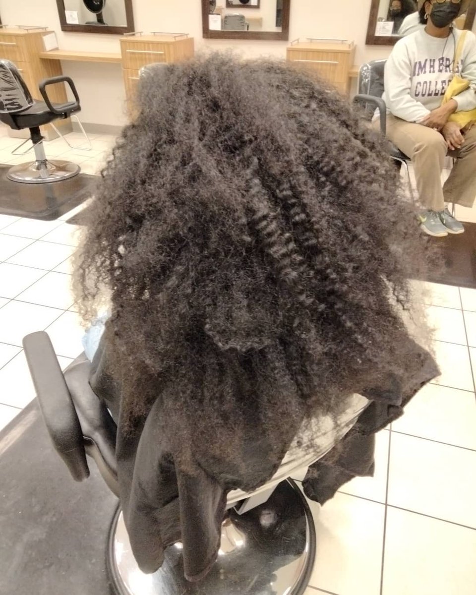 fael_A_S's tweet photo. She didn’t want her ends trimmed, but even still... long hair don’t care! https://t.co/RpYg5tEx1h
