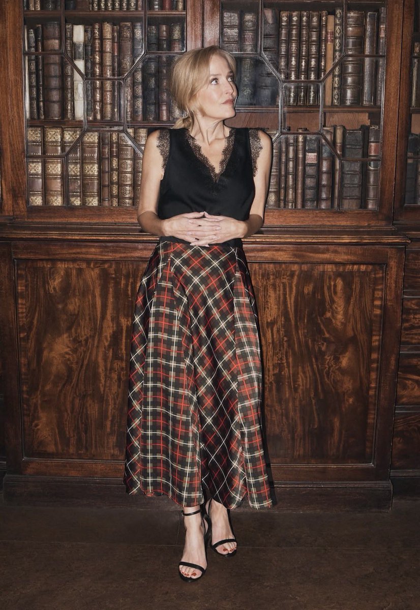 ContextGillian's tweet photo. Gillian Anderson 
🚨NEW🚨
via Marks &amp; Spencer https://t.co/OAAOi5cZc0