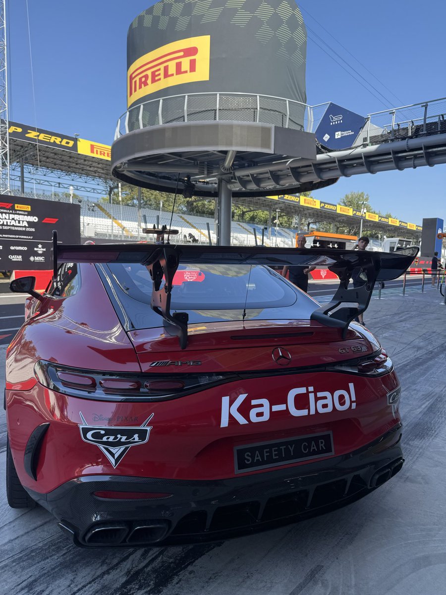 guillecardoso_'s tweet photo. Buen día desde Monza! Novedades del jueves, el safety car, con branding de Cars!🚗 @DisneyPlus https://t.co/UuoJmmGUJF