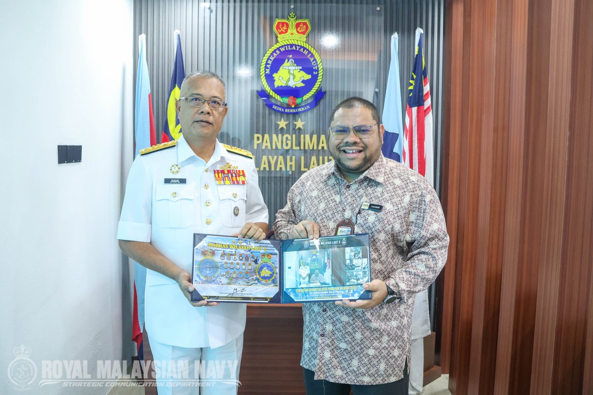NavySDK's tweet photo. ๐๐จ๐ก๐๐จ๐ก๐๐๐ก ๐๐ข๐ฅ๐ ๐๐ง
3 September 26 - Panglima Wilayah Laut 2 telah menerima kunjungan hormat daripada Dr. Mohd Fahmie bin Othman, Pengarah Hospital Duchess Of Kent, Sandakan.
#NavyUpdate https://t.co/5B7J49oXFQ