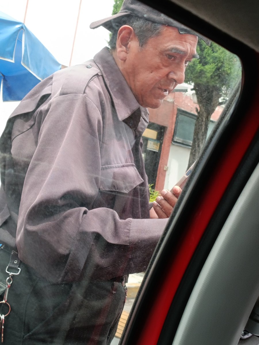 Ret36y38CR's tweet photo. Y le seguimos pidiendo a @evelyn_parraA @TBalbuenaVC @A_VCarranza que nos ayuden a poner un alto al cobro para poder ingresar libremente a nuestro retorno, esté señor se para enfrente del coche y no deja pasar hasta que toma foto de la placa y exige el INE. Urge retirar la reja. https://t.co/G1co5zsCkR