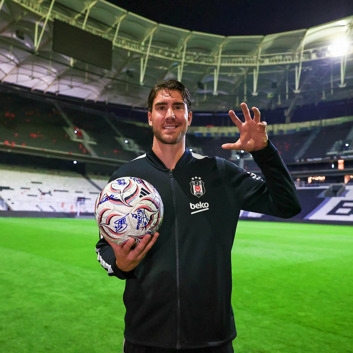 futbolarena's tweet photo. Dusan Vlahovic: "Beşiktaş'ı tercih ederek kariyerim için en doğru kararı verdim." (Mozzart Sport) https://t.co/lCrWqJph1t