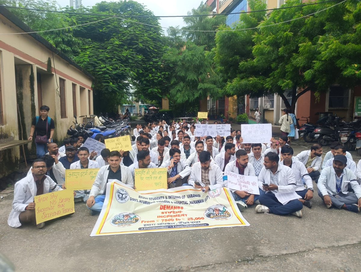 Smriti_pal08's tweet photo. AYUSH students in UP deserve justice. ₹7,500 is a 15-year-old stipend. We ask for no favour—only a fair and dignified ₹25,000 stipend.

@ayushupdept @dayalugurubjp @SureshKKhanna @CMOfficeUP @upayushdept @brajeshpathakup

#25kforAYUSH #hikeAYUSHstipend #AYUSHInternsUP https://t.co/N0GLJh0QDM