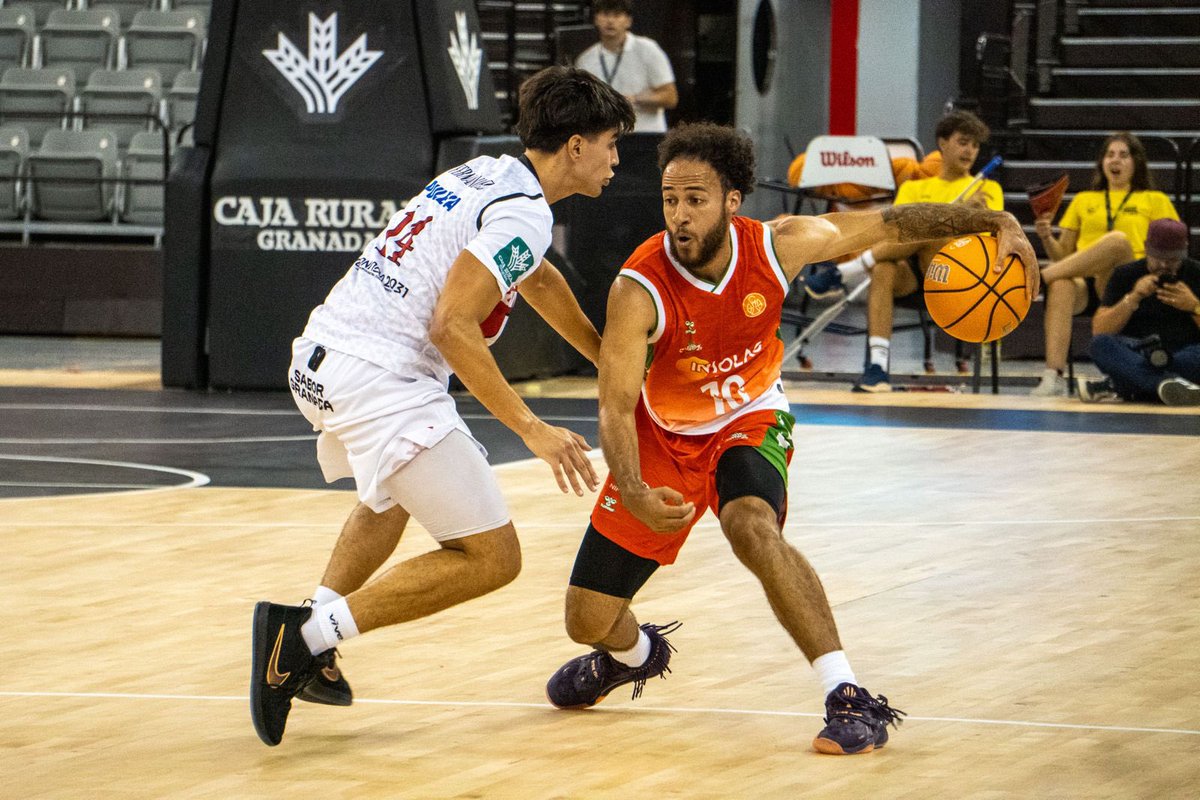 alvaroocruzzz_'s tweet photo. 4️⃣ Para mí, los 4 nombres más importantes del duelo entre @CoviranGranada y @caja87basket.
⚔️ Juani planteó un partido más que serio desde la defensa. Cecilia y Webster muy muy bien en ataque. Rafa García magnífico en defensa.
#Caja87 #BaloncestoSevilla #PrimeraFEB #LEBOro https://t.co/NkZnZ8Q40F