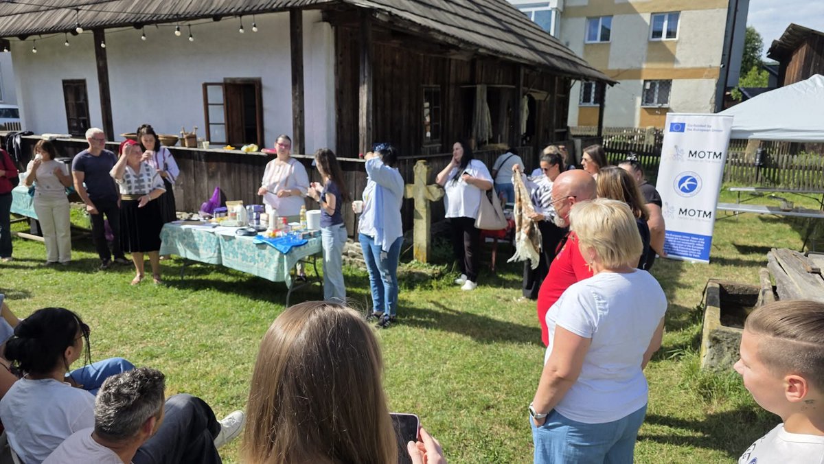 AjsptSuceava's tweet photo. Acolo unde diferențele se întâlnesc, se nasc punți. 🤝❤️
La Putna, 34 de femei – 17 din România și 17 refugiate din Ucraina – au făcut primul pas într-o experiență interculturală construită prin sport, încredere și comunitate.
Kick of meeting on Mentor on the Move project. https://t.co/4ssXKtQ3pz