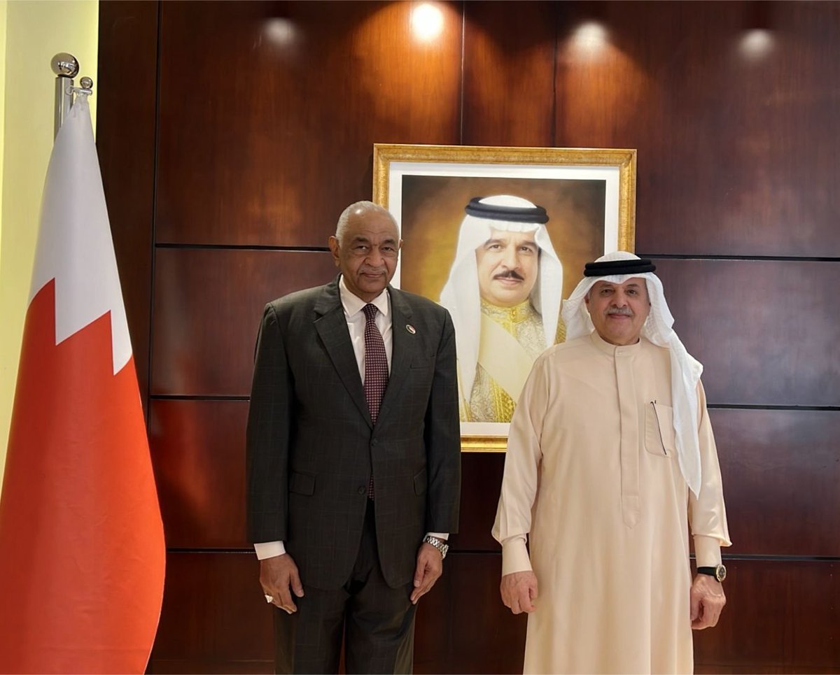 BahrainEmbJO's tweet photo. استقبل سعادة السفير الشيخ خليفة بن عبدالله بن حمد آل خليفة، سعادة السيد حسن صالح حسن سوار الدهب، سفير جمهورية السودان الشقيقة، لدى المملكة الأردنية الهاشمية. وجرى خلال اللقاء استعراض سبل تعزيز علاقات التعاون بين البلدين الشقيقين، وبحث عدد من الموضوعات ذات الاهتمام المشترك. https://t.co/ziIm81x9f4