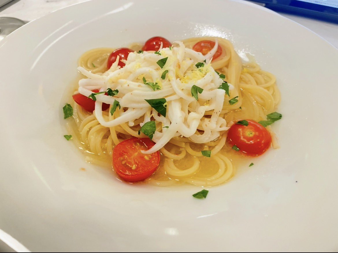 koki_gourmet's tweet photo. 【赤白】📍梅田

1枚目の写真でどこかわかる人多数🫰
もはや言葉不要。
行ったことない人悪いこと言わんから一回行っとき。笑

#梅田グルメ
#グルメ
#ビストロ https://t.co/8Vg6S4li2i