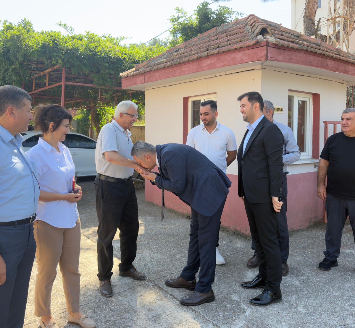 isamesihsahin's tweet photo. 📍Osmaniye Düziçi Fen Lisesi 

Bugünlere gelmemde önemli katkısı olan mezun olduğum Düziçi Anadolu Öğretmen Lisesi’sini (Düziçi Fen Lisesi) ziyaret ettim. 

Ziyaretimde öğretmenlerim ve okul arkadaşlarımla bir araya gelmekten mutluluk duydum. 

Lisemizin mezunları adına kurulan “Düziçi İrfan Çeşmesi Mezunları Derneği’nin hayırlı olmasını diliyorum.